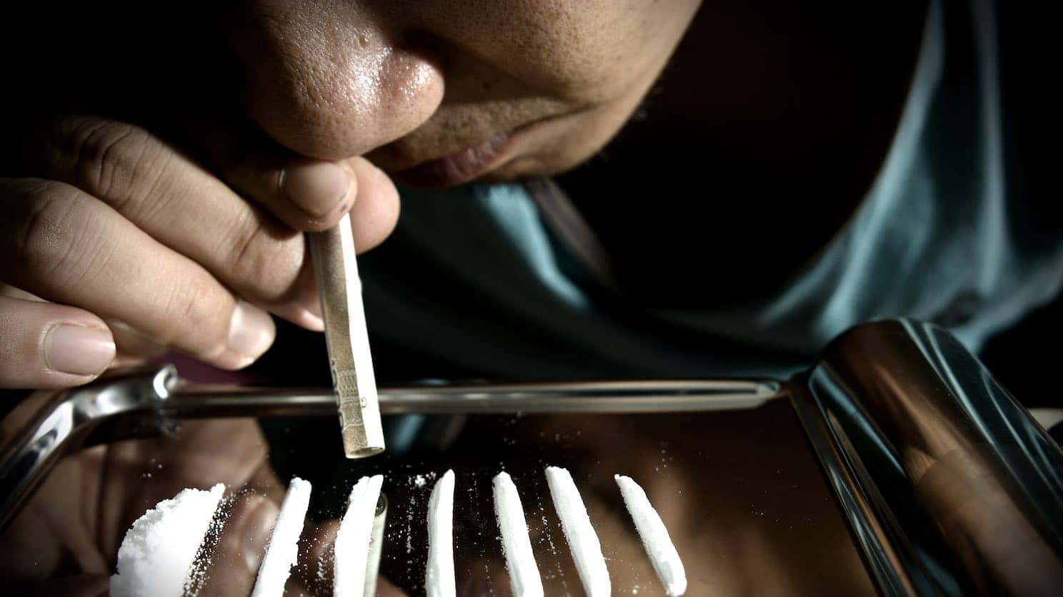 Наркотик втирают в десны наркология наркотики