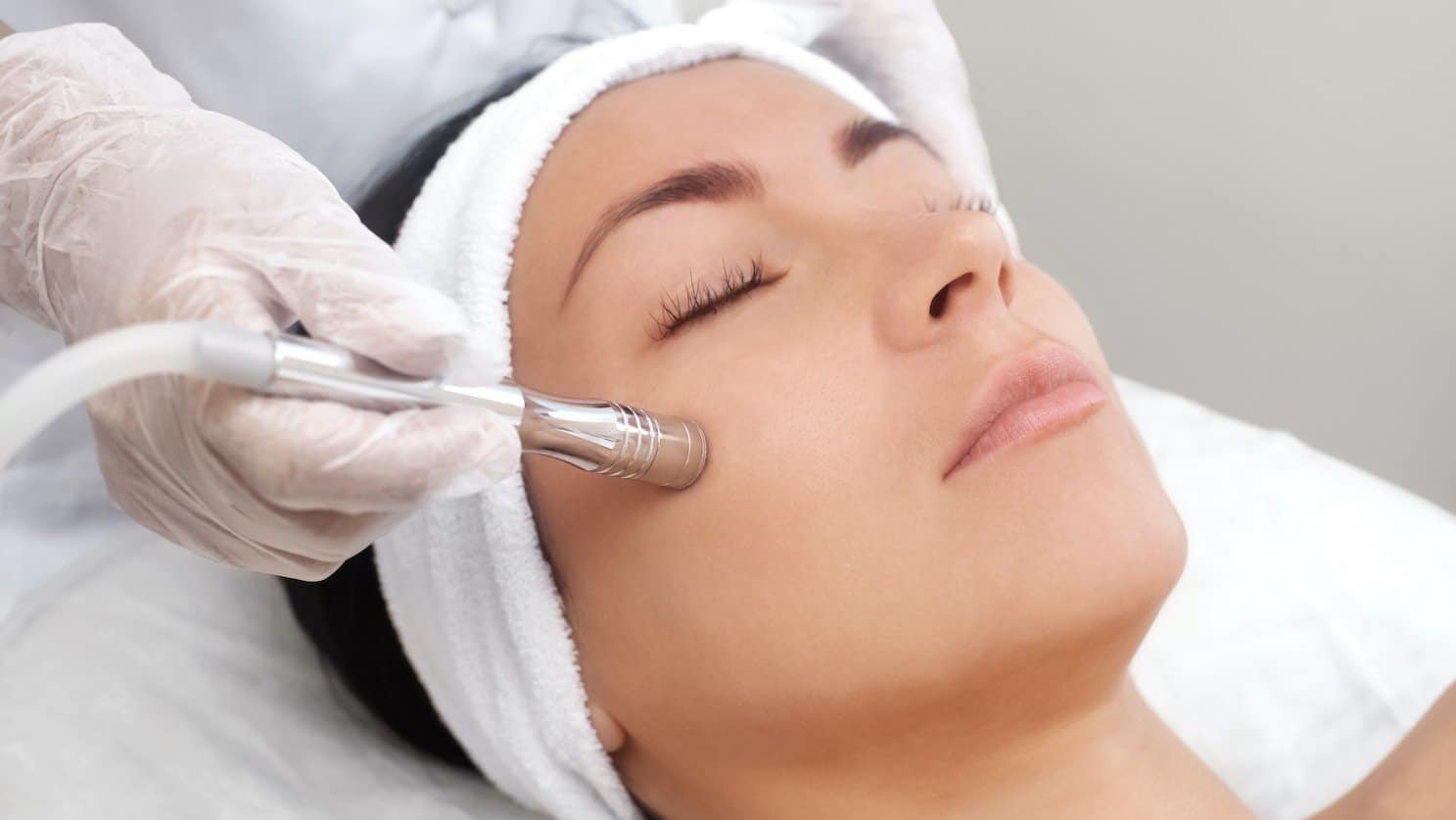 Microdermabrasion Treatment To Erase Wrinkles And Smooth the Texture Of The Skin